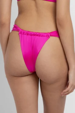 Braga bikini brasileña La savina