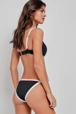 Braga bikini clásica negra ribete