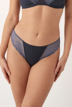 Braga brasileña encaje estampado