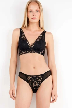 Braga clásica guipur de corte bikini con encaje y tul