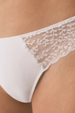 Braga clásica microfibra y encaje blanco