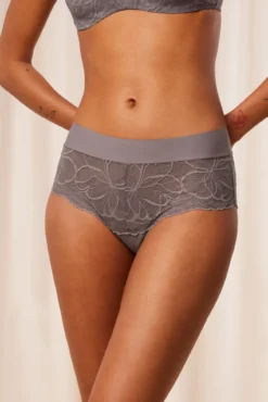 Braga short Illusion Lace