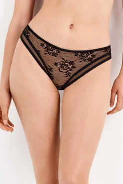 Braga tipo bikini encaje all-over