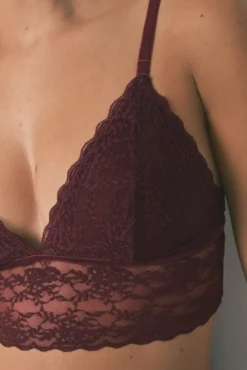 Bralette triangular LOVELY encaje burdeos