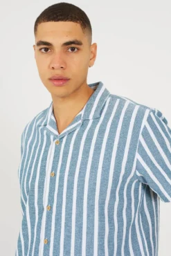 Camisa a rayas con manga corta