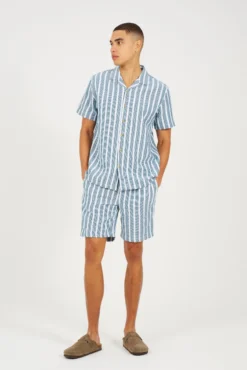 Camisa a rayas con manga corta