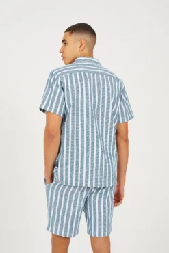 Camisa a rayas con manga corta