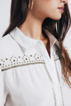 Camisa bordado canesú