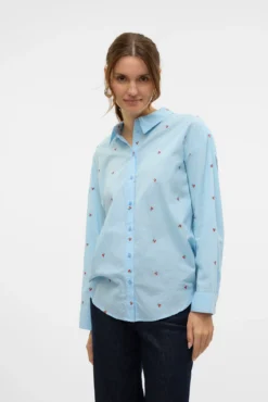 Camisa básica con bordados