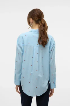 Camisa básica con bordados