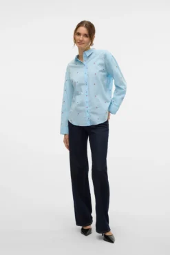 Camisa básica con bordados