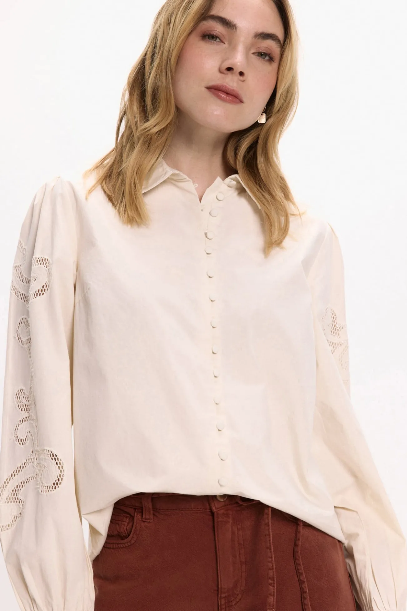 Camisa con calados de algodón orgánico