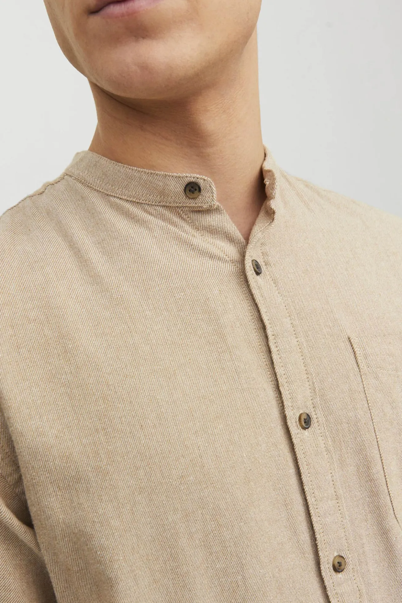 Camisa confort fit cuello mao