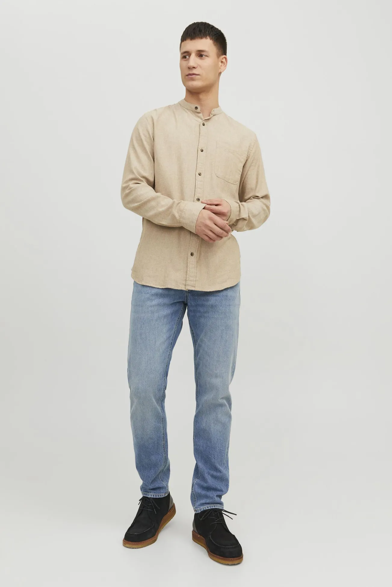 Camisa confort fit cuello mao