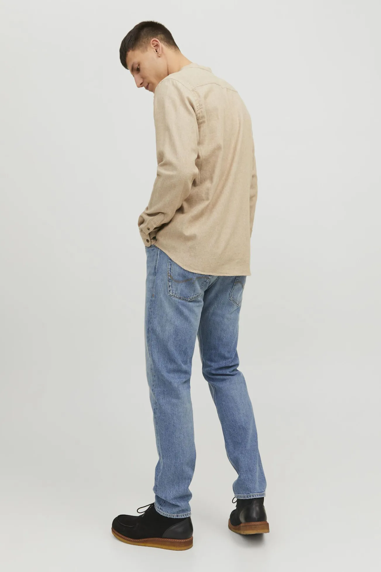 Camisa confort fit cuello mao