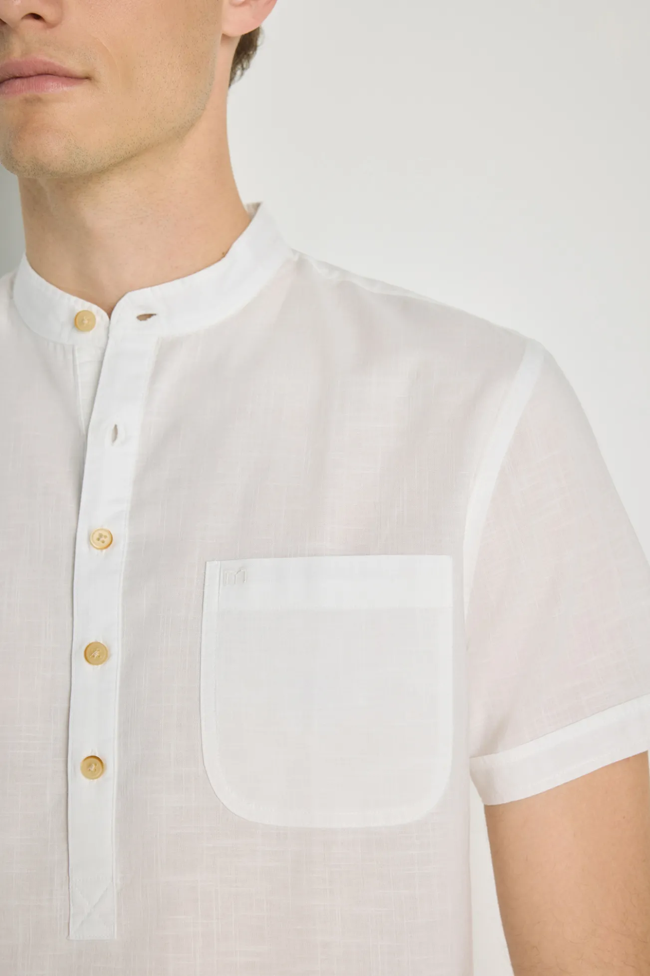 Camisa cuello mao manga corta