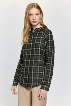 Camisa cuello solapa en cuadros tartán