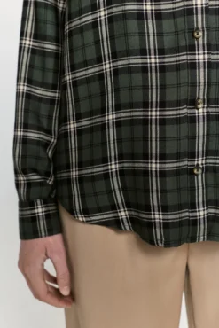 Camisa cuello solapa en cuadros tartán