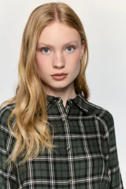 Camisa cuello solapa en cuadros tartán