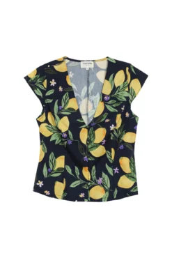 Camisa de cuello V