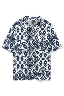 Camisa de manga corta y cuello solapa