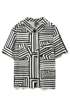 Camisa de manga corta y cuello solapa