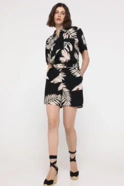 Camisa de manga corta y cuello solapa