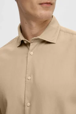 Camisa de manga larga confeccionada con algodón orgánico