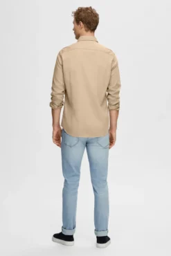 Camisa de manga larga confeccionada con algodón orgánico