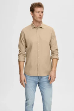 Camisa de manga larga confeccionada con algodón orgánico
