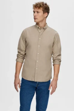 Camisa de manga larga Slim Fit confeccionada con algodón reciclado