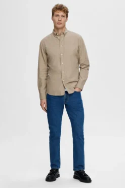 Camisa de manga larga Slim Fit confeccionada con algodón reciclado