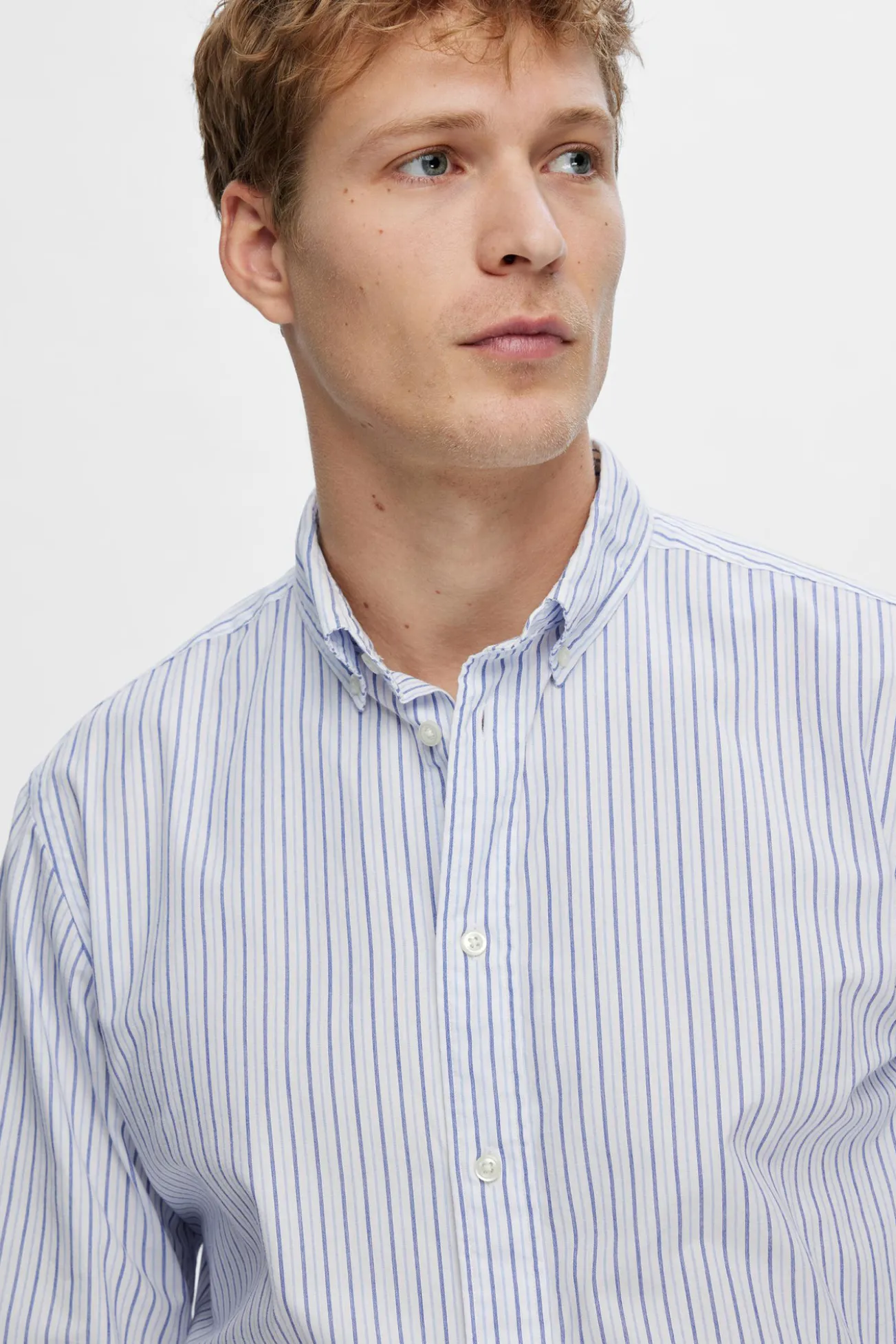 Camisa de manga larga Slim Fit confeccionada con algodón reciclado