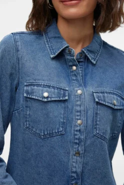 Camisa denim con bolsillos en el pecho
