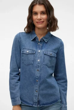 Camisa denim con bolsillos en el pecho