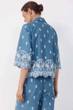 Camisa detalles bordados