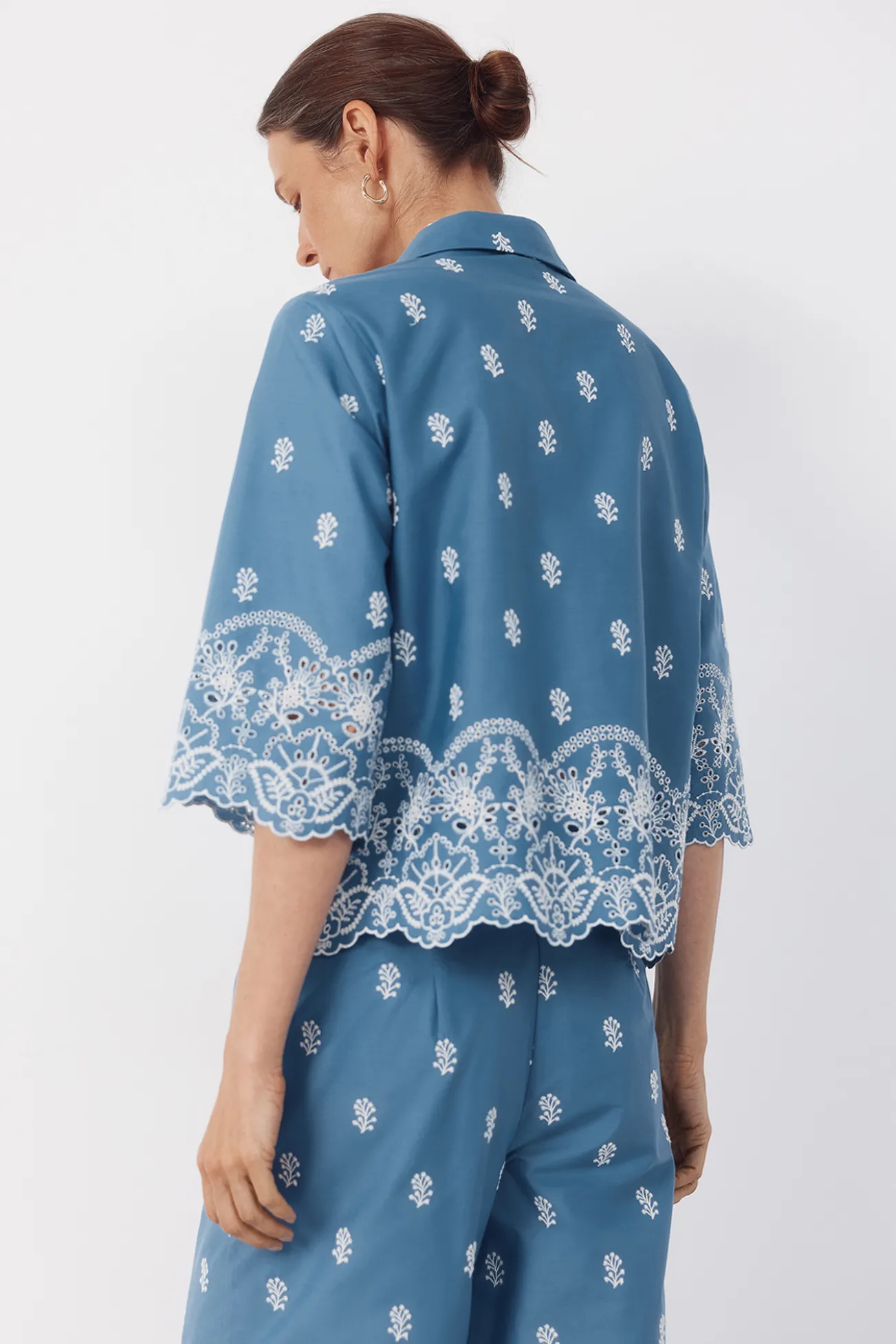 Camisa detalles bordados