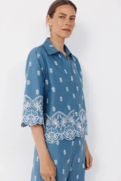 Camisa detalles bordados