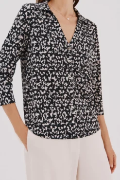 Camisa elástica botones