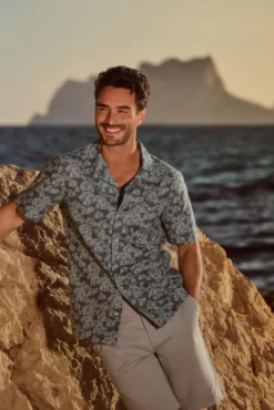 Camisa estamapada manga corta