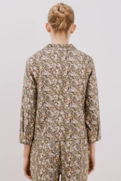 Camisa estampada con nudo