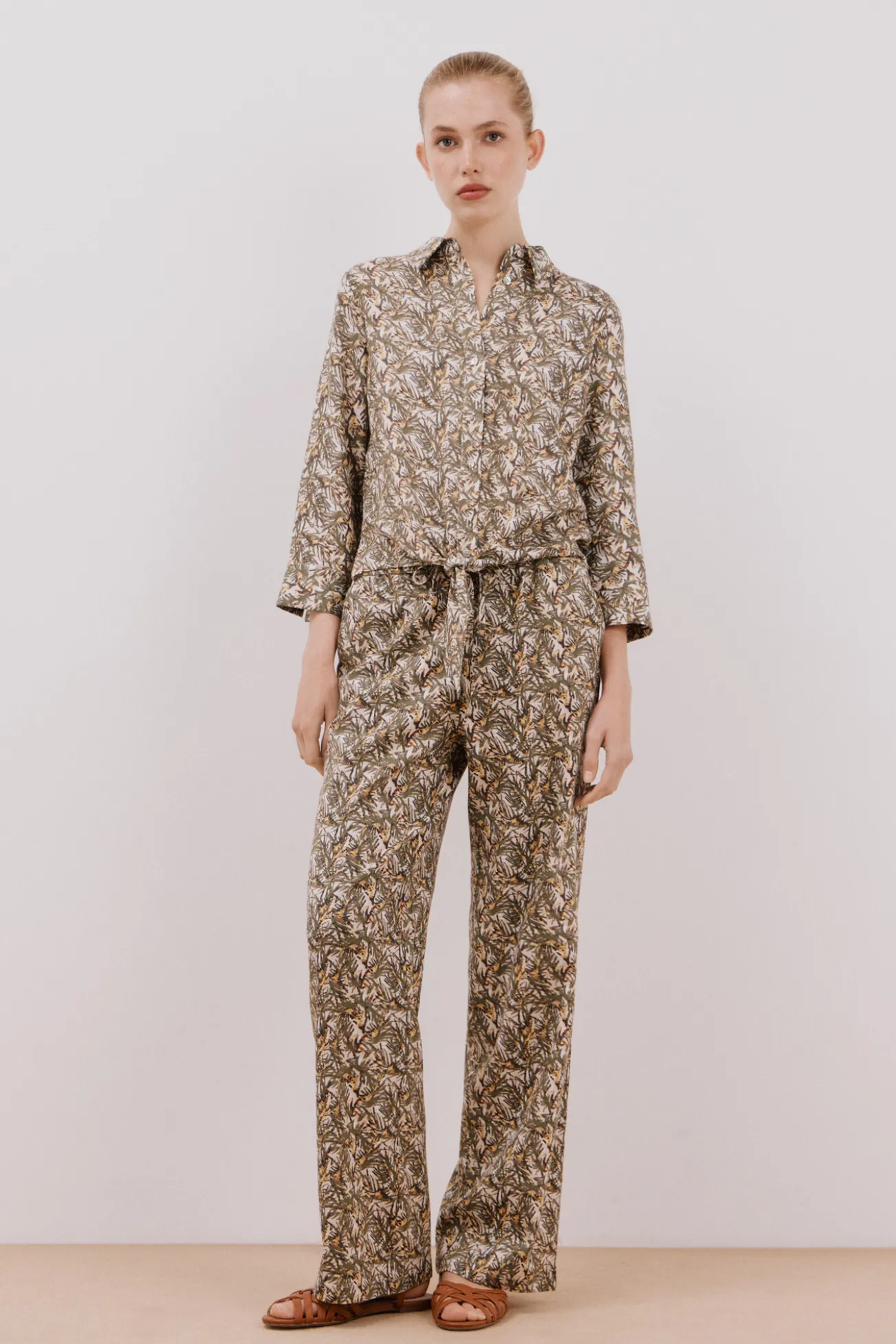 Camisa estampada con nudo