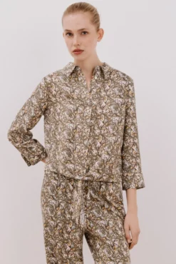 Camisa estampada con nudo
