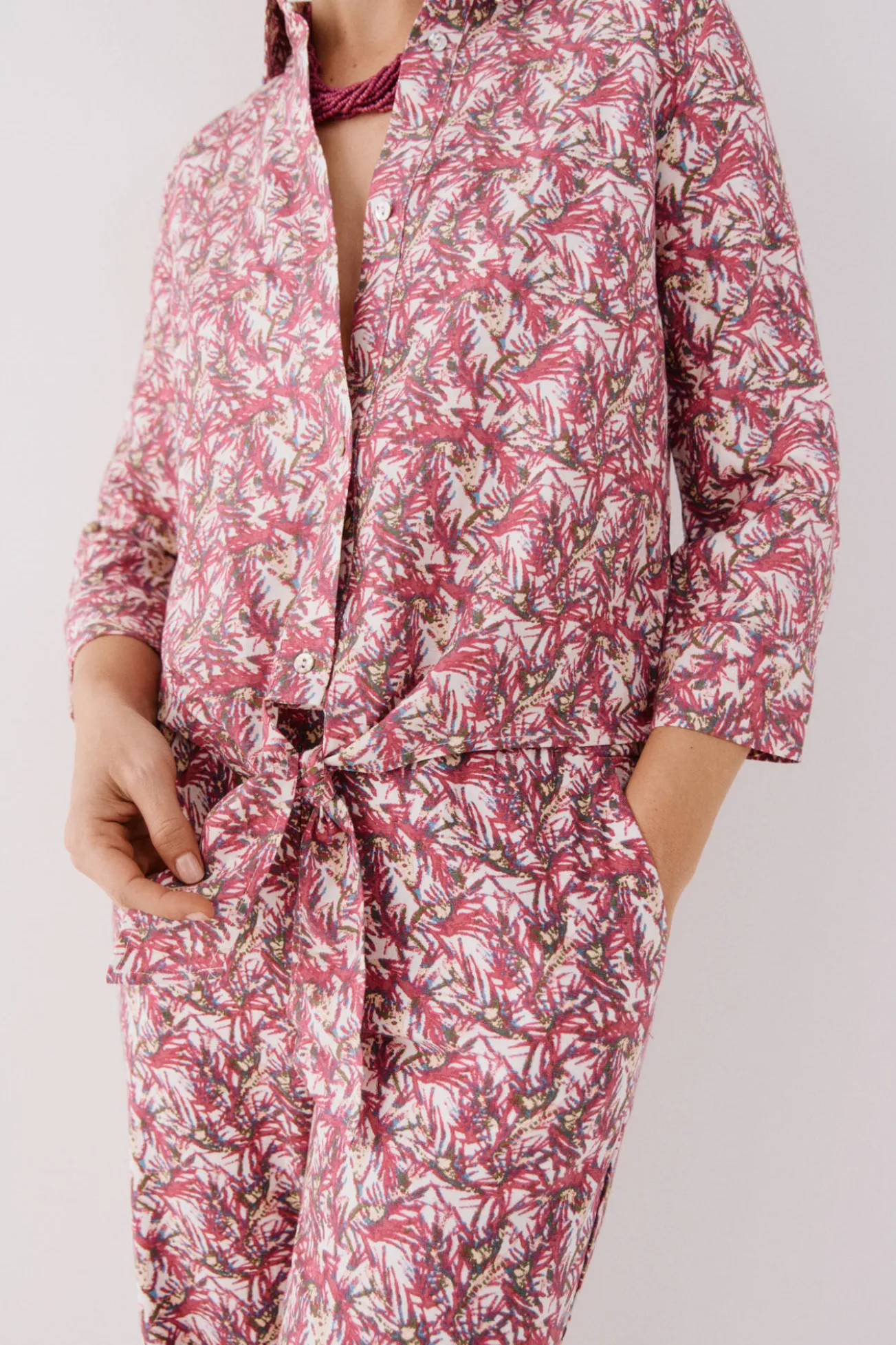 Camisa estampada con nudo