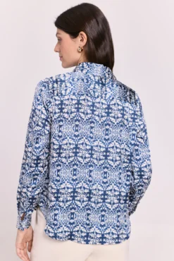 Camisa estampada cuello camisero