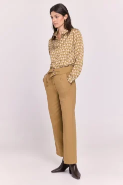 Camisa estampada cuello camisero
