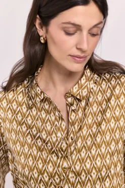 Camisa estampada cuello camisero