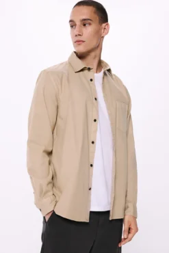 Camisa estructura tinte en prenda