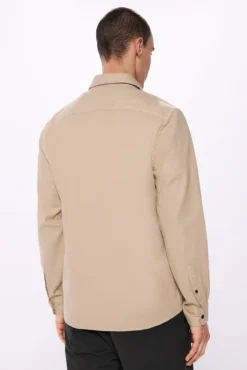 Camisa estructura tinte en prenda