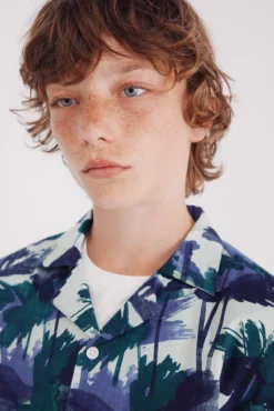 Camisa flores niño